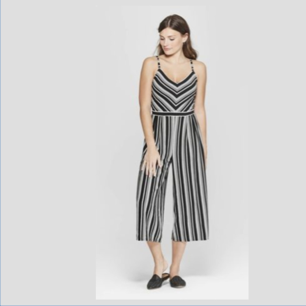 2 Universal Threads Wide Leg Jumpsuits - Picture 4 of 7